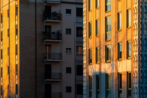 Riscaldamento a stufa nei condomini: vantaggi, normative e consigli