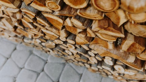 Come conservare la legna da ardere in casa e in giardino